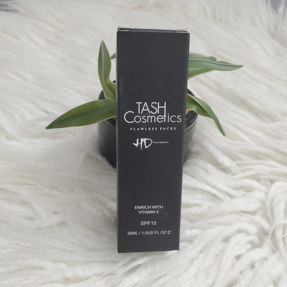 TASH Cosmetics Flawless Faces HD Foundation #04 SPF 15 - Picture 3 of 4